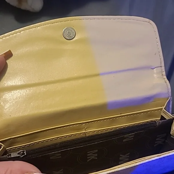 Michael Kors Wallet - Picture 8 of 9